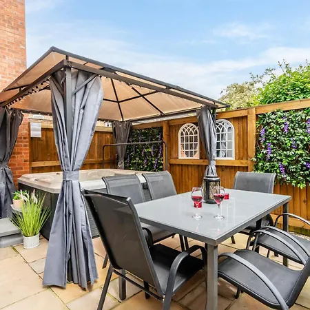 The Ebor House - With Hot Tub Holiday home