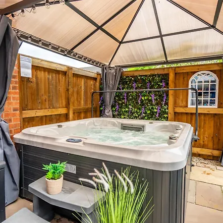 The Ebor House - With Hot Tub Holiday home York